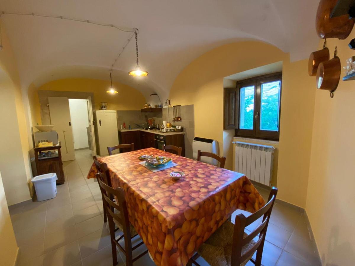 Dimora Di Nonno Livio Apartment Санто Стефано ди Сесанио Екстериор снимка